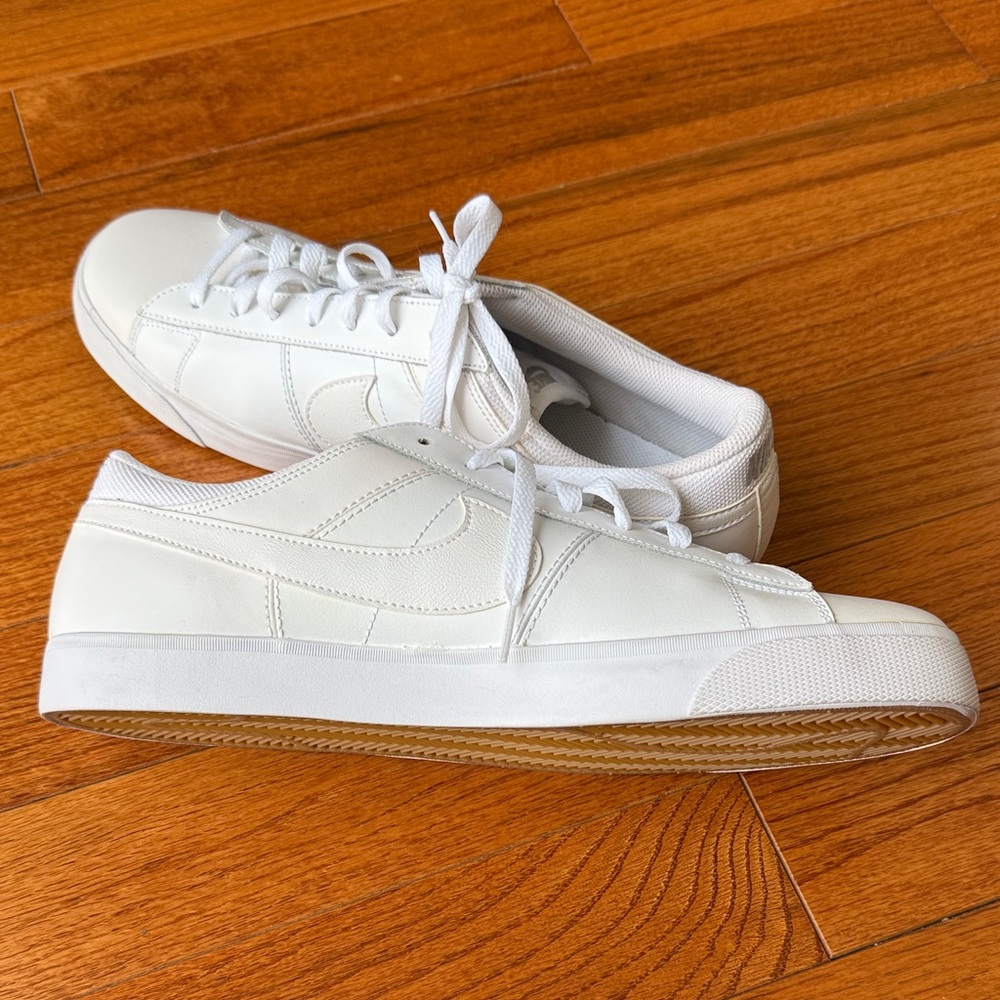 Men's Nike White Sneakers - Picture 4 of 8